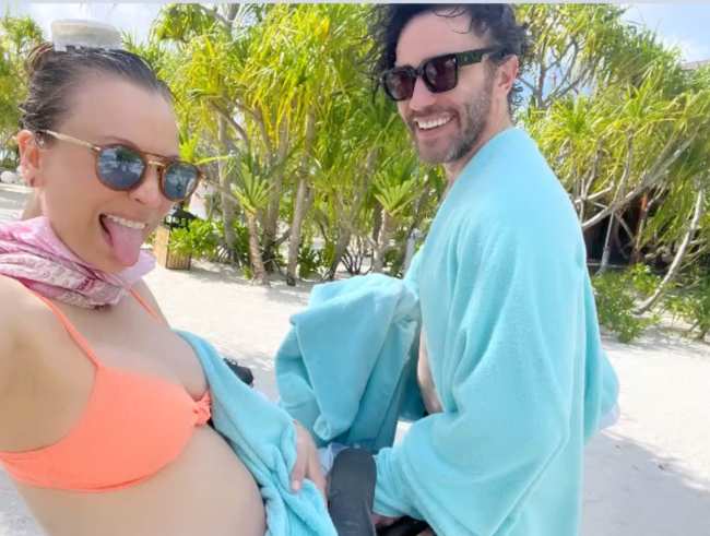              Kaley Cuoco mostro el progreso de su pancita en unas vacaciones tropicales            