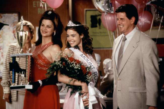              La actriz extremo izquierdo con Denise Richards y Sam McMurray coprotagonizo Drop Dead Gorgeous de 1999            