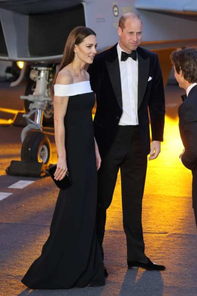 Catherine duquesa de Cambridge y el principe William duque de Cambridge asisten a la funcion cinematografica real Top Gun Maverick en Leicester Square el 19 de mayo de 2022 en Londres Inglaterra