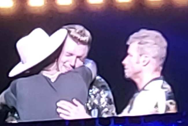 Nick Carter se derrumba en el concierto de los Backstreet Boys en Londres