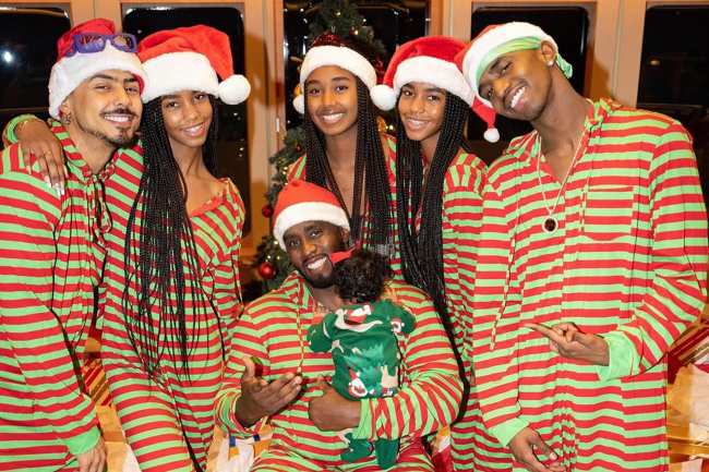 Sean Diddy Combs y sus hijos celebran la Navidad