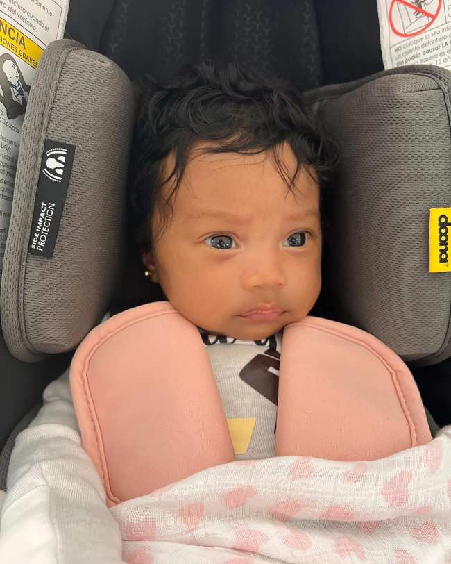              Sean Diddy Combs publico dos fotos de Instagram que revelan el rostro de su hija recien nacida el martes            