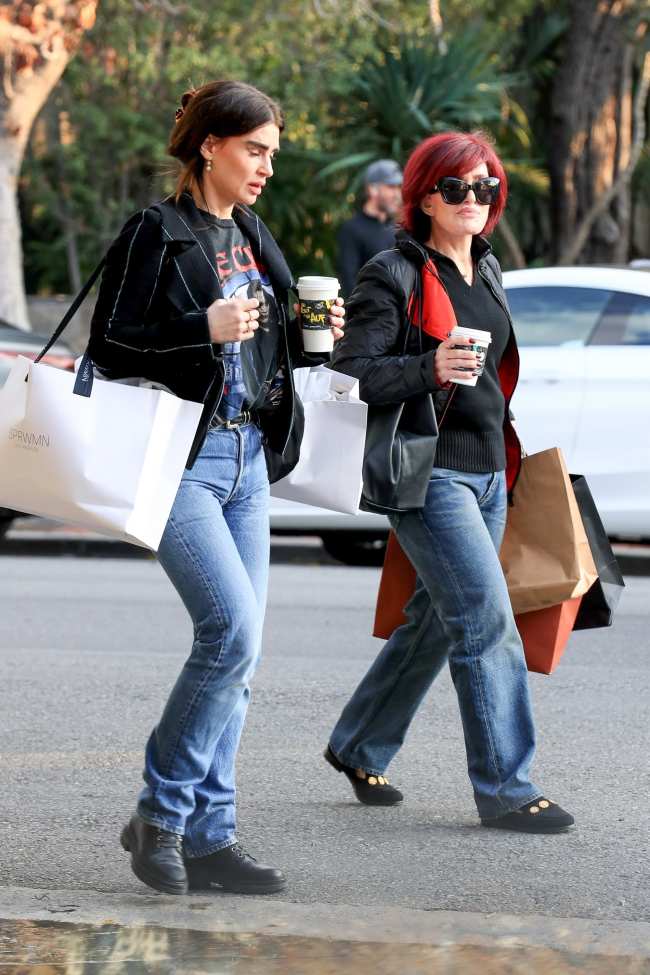 Aimee Osbourne y Sharon Osbourne comprando juntas