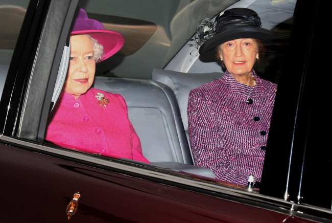              Durante las restricciones de COVID de 2021 Hussey fue la unica persona que acompano a la reina al funeral del principe Felipe            