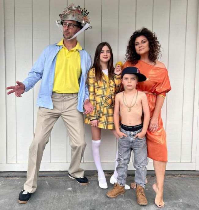 Tiffani Thiessen posa disfrazada con su esposo Brady Smith y sus hijos Harper y Holt