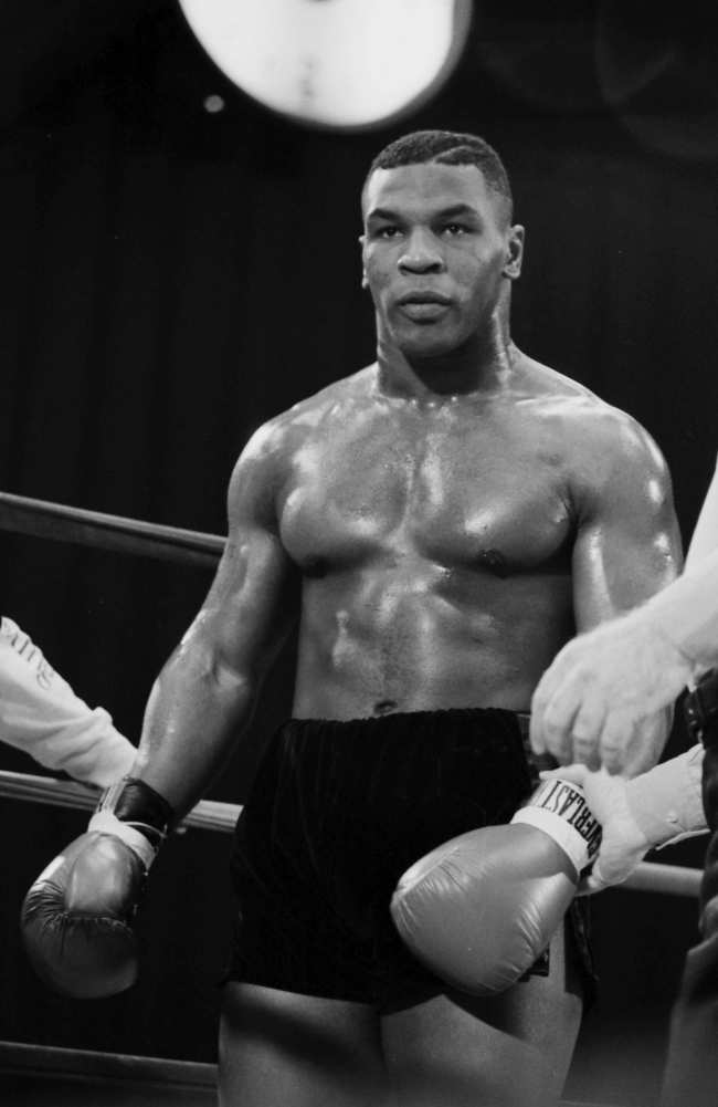              Tyson fue el campeon mundial indiscutible de boxeo de peso pesado desde 1987 hasta 1990            