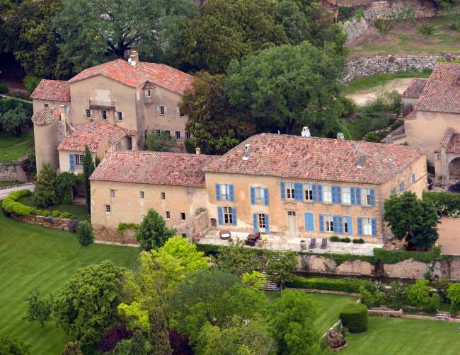              La propiedad Chateau Miraval de la estrella ha sido la manzana de la discordia en su divorcio             