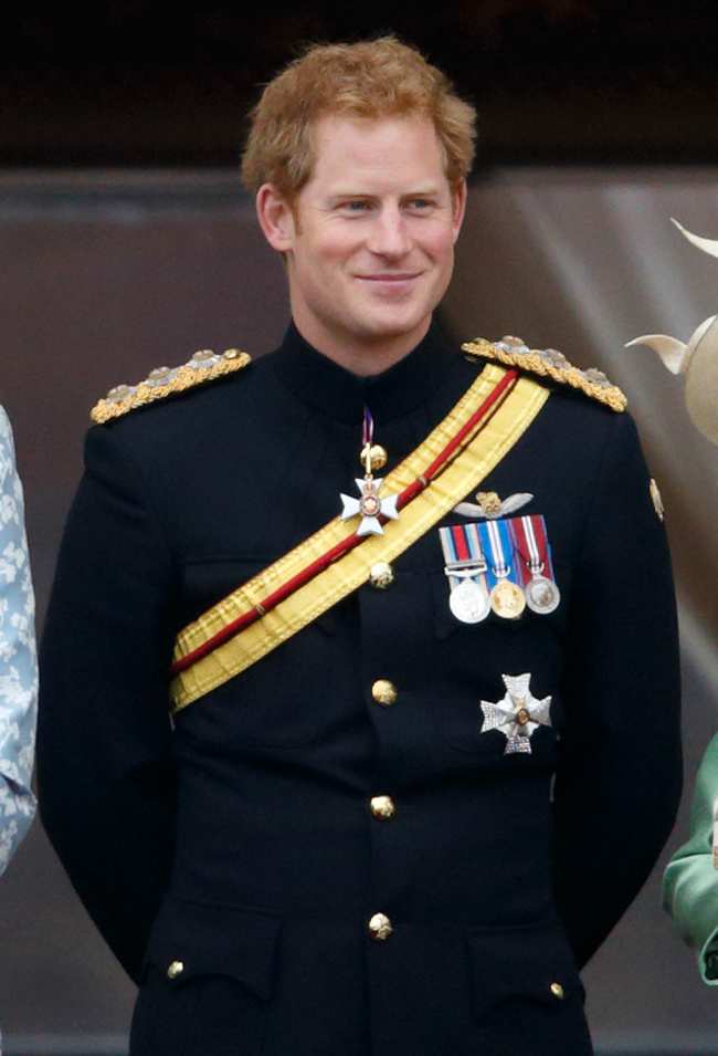              El principe Harry opto por un look bien afeitado para Trooping the Colour en 2015            