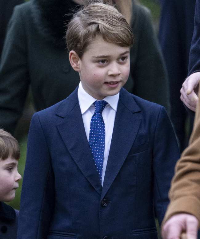              George se unio a la familia real para el servicio religioso en Sandringham para celebrar la Navidad            