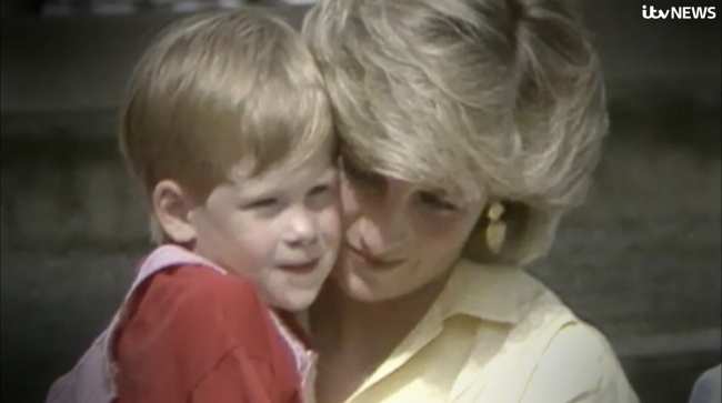              Harry tenia solo 12 anos cuando la princesa Diana murio tragicamente            