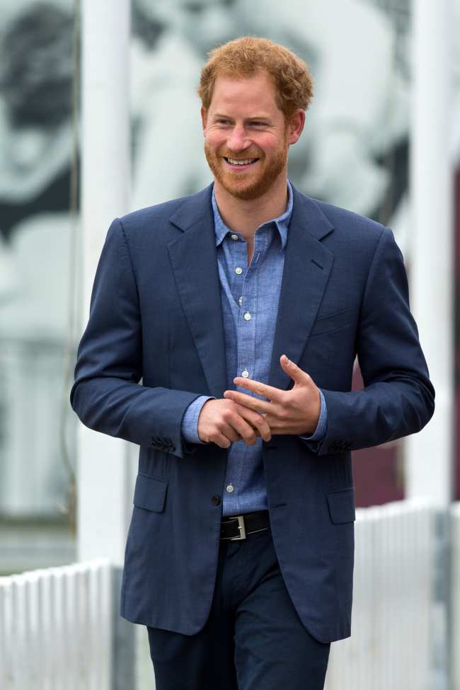              Harry tambien confirmo que el y el Principe William estan de hecho circuncidados             