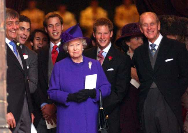El principe Harry y la reina Isabel II