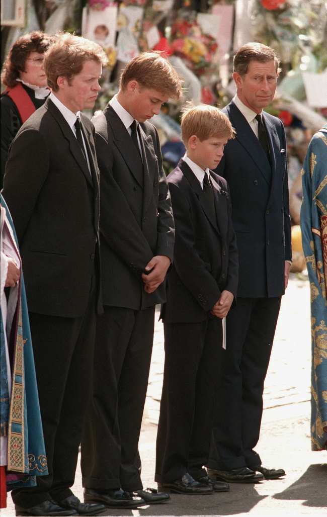              El principe Harry afirmo que su hermano el principe William sentia una culpa tremenda por la aventura de su padre            