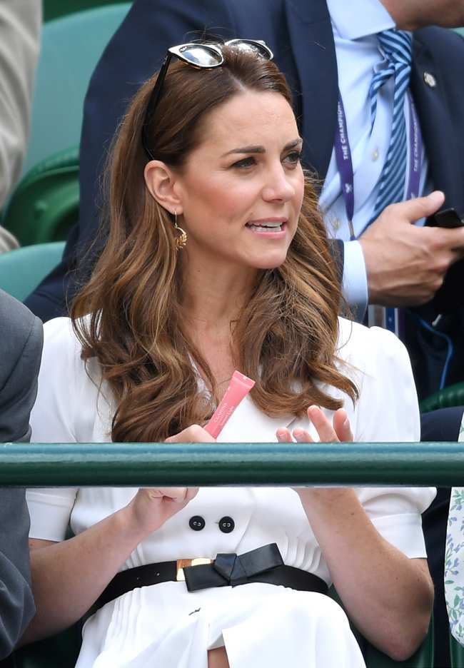              Podria el brillo de labios en cuestion ser el mismo que Kate Middleton uso en Wimbledon en 2019            