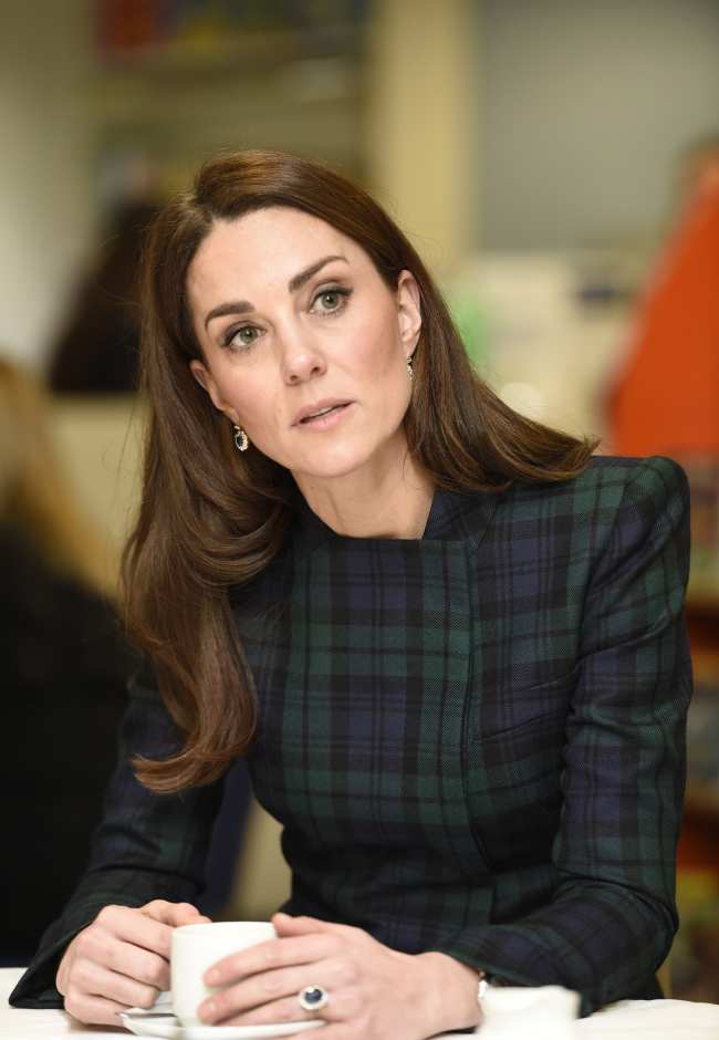              El autor real Tom Bower dice que Kate Middleton esta molesta por el libro del principe Harry Spare            