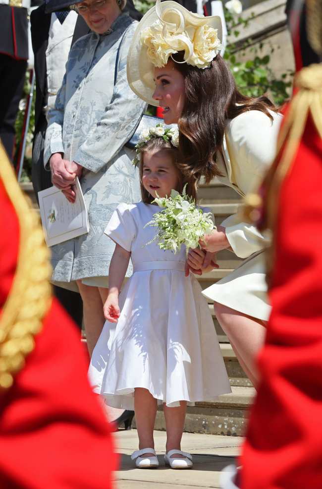              Las nuevas memorias del Principe Harry se sumergen en el drama que rodea a los vestidos de dama de honor para la boda de los Sussex en 2018            