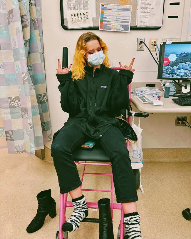 Una foto de Ava la hija de Reese Witherspoon en el hospital