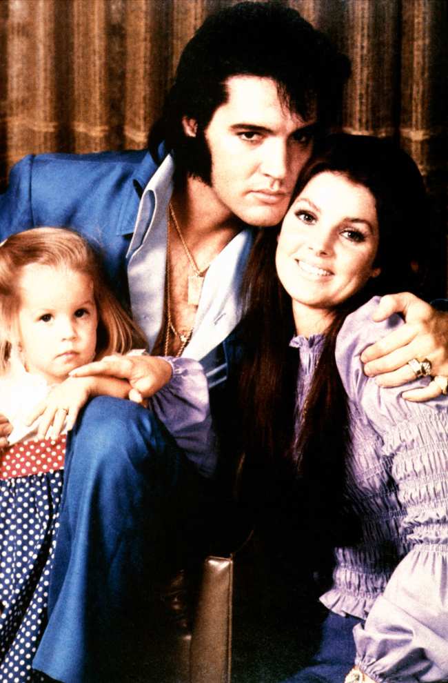              Lisa Marie es la unica hija de Elvis y Priscilla Presley            