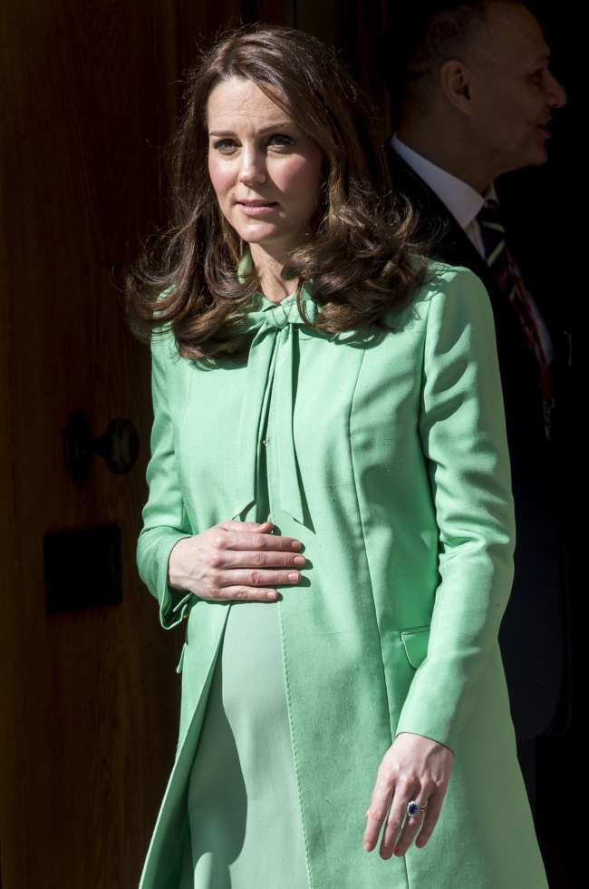              Middleton dio a luz al principe Louis un mes antes de la boda de Markle            