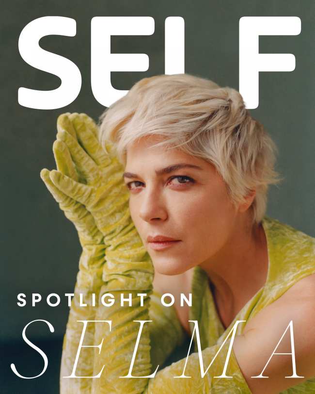 Selma Blair de verde en la portada de Self