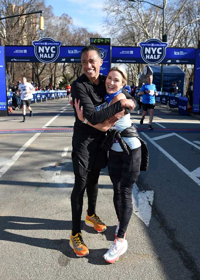              Correr un medio maraton de Nueva York acerco aun mas a Holmes y Robach             