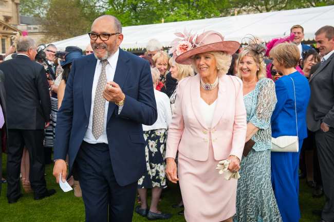              La reina consorte Camilla tendra su vestido de coronacion disenado por el disenador favorito de la princesa Diana Bruce Oldfield            