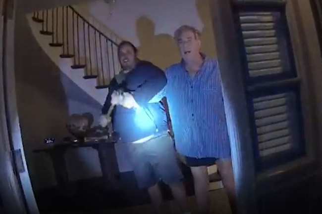              El video de la camara corporal de la policia del Departamento de Policia de San Francisco muestra al sospechoso David DePape L momentos antes de agredir a Paul Pelosi en su casa de San Francisco el 28 de octubre de 2022            