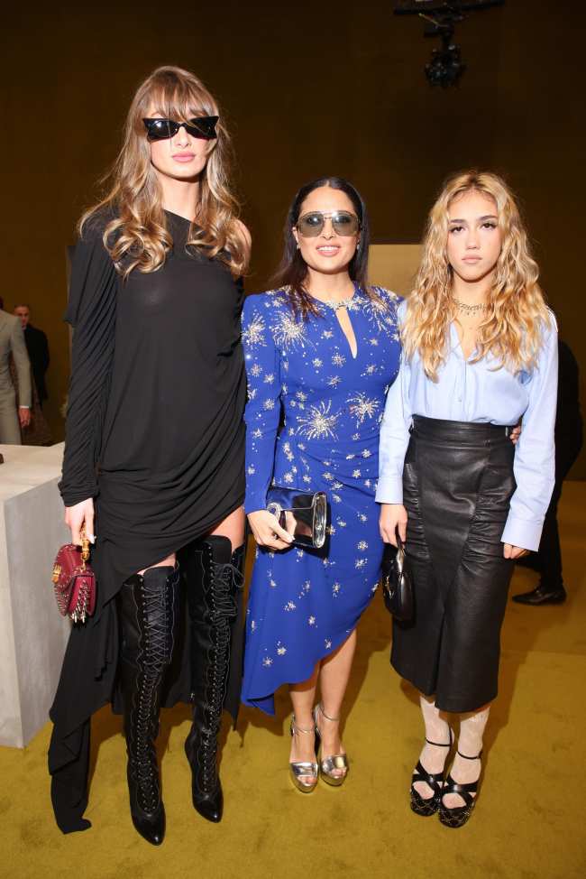 Salma Hayek con su hija Valentina y Mathilde en primera fila en el show de Gucci