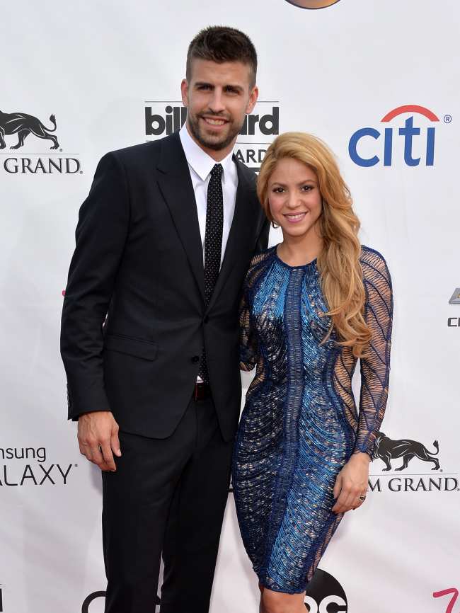              Shakira admite que le dolio ver a Gerard Pique con Clara Chia Marti en nuevas letras            