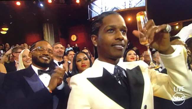 AAP Rocky fue visto aplaudiendo a Rihanna despues de su actuacion en los Oscar 2023
