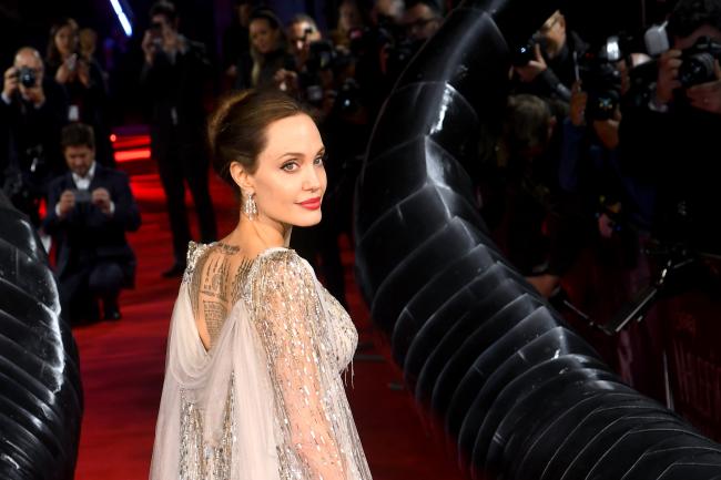 Jolie ha intentado disenar joyas en el pasado como parte de una coleccion capsula
