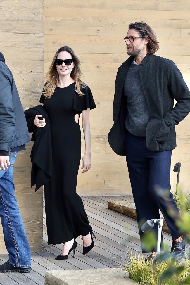 Angelina Jolie fue vista riendose despues de cenar con David Mayer de Rothschild