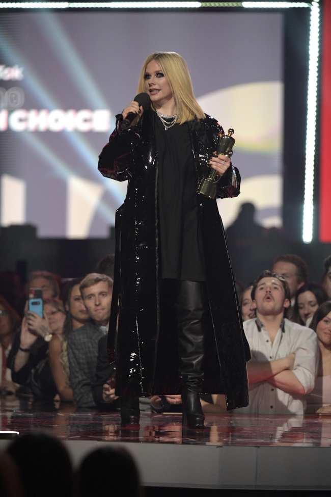 Lavigne de 38 anos luego acepto el premio TikTok Juno Fan Choice Award