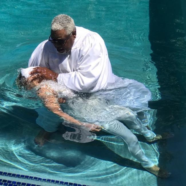 La estrella de reality revelo que fue bautizada el ano pasado