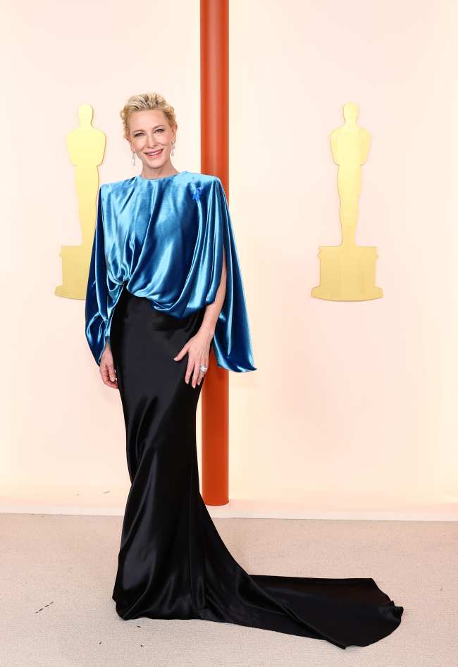 Cate Blanchett lucio un look sostenible de Louis Vuitton en la alfombra roja de los Oscar 2023
