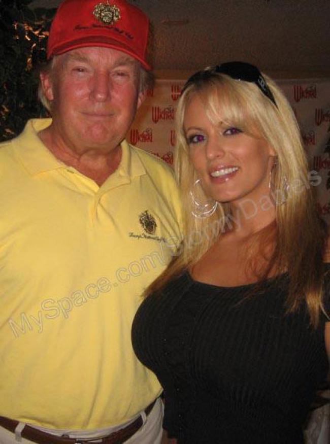 Donald Trump y Cohen han estado en problemas legales por supuestos pagos de dinero secreto realizados a Stormy Daniels