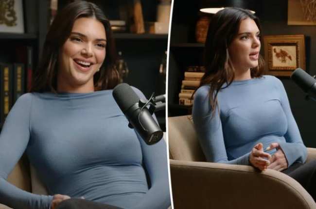 Kendall Jenner con una camisa azul mientras graba un episodio de podcast