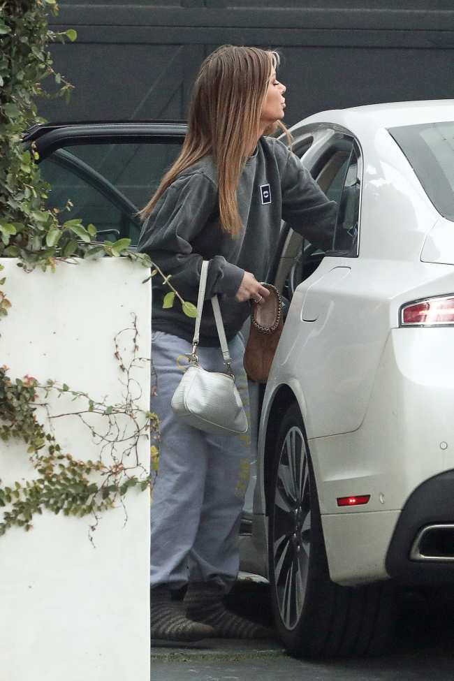             Ariana Madix tenia tanta prisa que aparentemente se olvido de ponerse los zapatos            