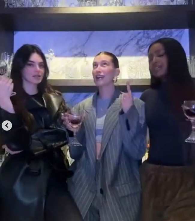              Hailey publico un video con sus amigas Kendall Jenner y Justine Skye             