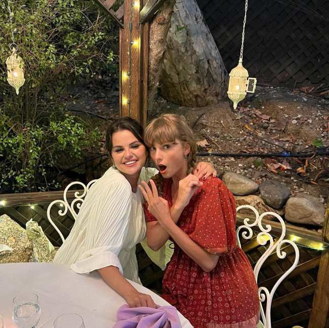              Swift es una de las mejores amigas de Gomez             