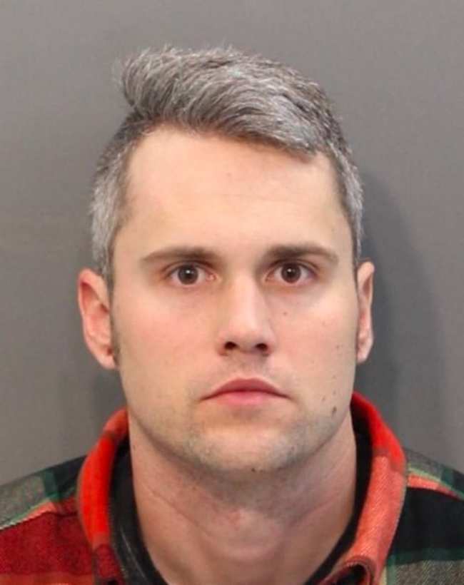 Ryan fue fichado por primera vez el 10 de febrero por cargos de acoso y posesion de drogas