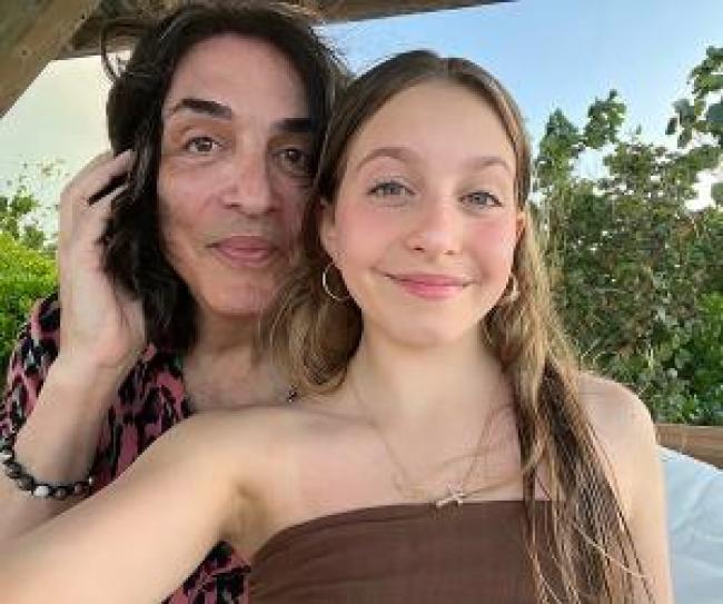 Una selfie de Paul Stanley y su hija Emily