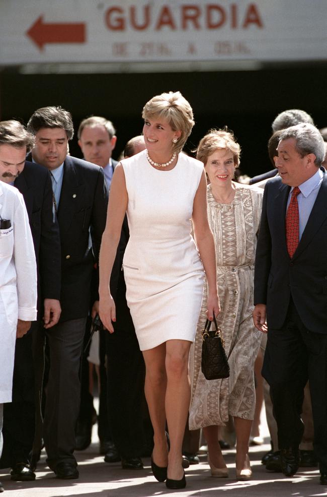 La princesa Diana uso otra creacion de Versace en 1995 mientras visitaba Argentina