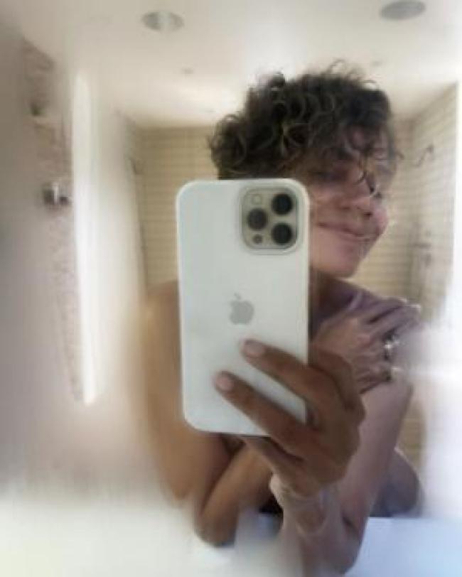 Halle Berry en una foto de espejo desnuda