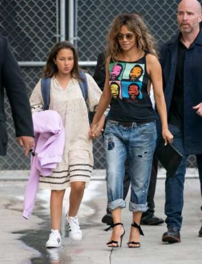 Halle Berry y su hija Nahla Aubry afuera de Jimmy Kimmel Live