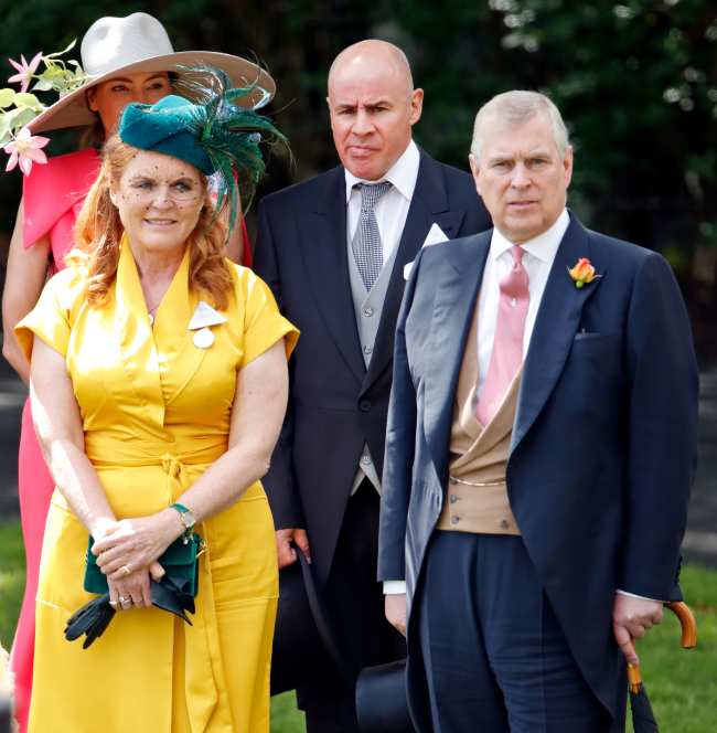              El principe Andrew se ve obligado a abandonar Royal Lodge su hogar durante 20 anos que cuenta con 30 habitaciones Comparte la casa con su ex esposa Sarah Ferguson            