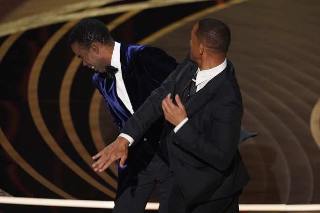              Will Smith sorprendio al mundo cuando abofeteo a Chris Rock en el escenario de los Oscar en 2022 minutos antes de ganar el premio al Mejor Actor            