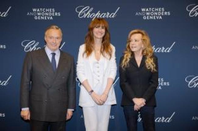 Julia Roberts KarlFriedrich Scheufele y Caroline Scheufele en un evento de Chopard