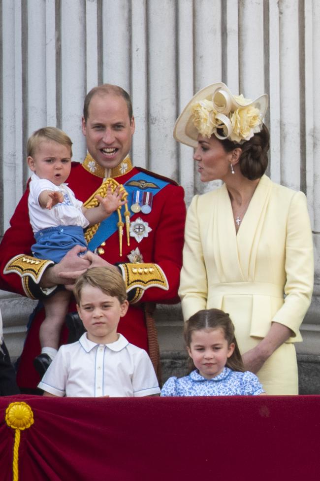 La familia se esta preparando para la proxima coronacion del rey Carlos III en mayo