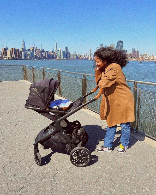 Palmer compartio fotos de un paseo con su hijo recien nacido Leodis